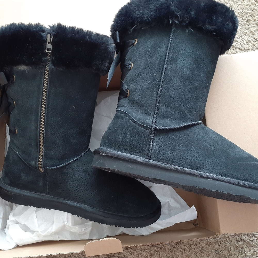 Lamo suede boots